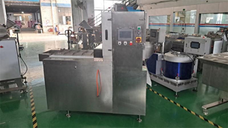 多鋸條鋸塊切丁，冷凍雞邊腿、琵琶腿加工的自動(dòng)鋸骨機(jī)