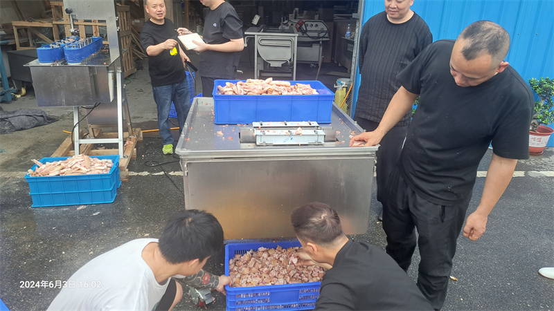 豬蹄加工不用愁，新鮮豬腳豬肘開(kāi)半切塊一機(jī)多用